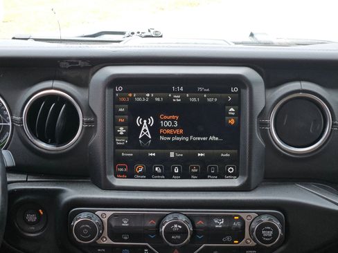 Used 2022 Jeep Wrangler Unlimited Rubicon 4xe AWD/4WD image 16