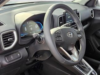 New 2026 Hyundai Venue SEL video 4