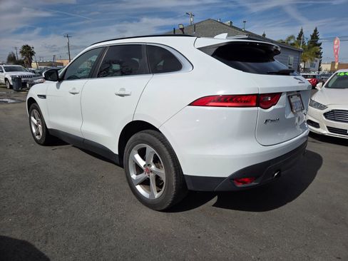 Used 2019 Jaguar F-PACE Premium image 2
