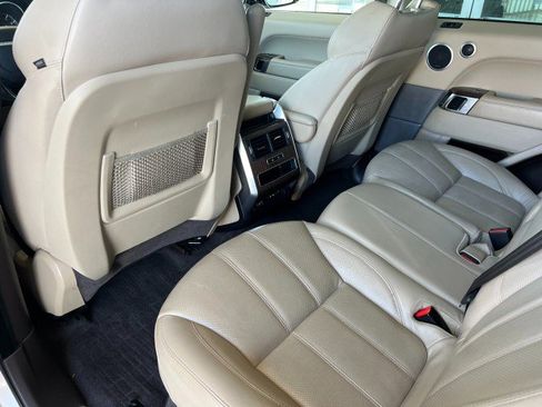 Used 2014 Land Rover Range Rover Sport HSE image 32