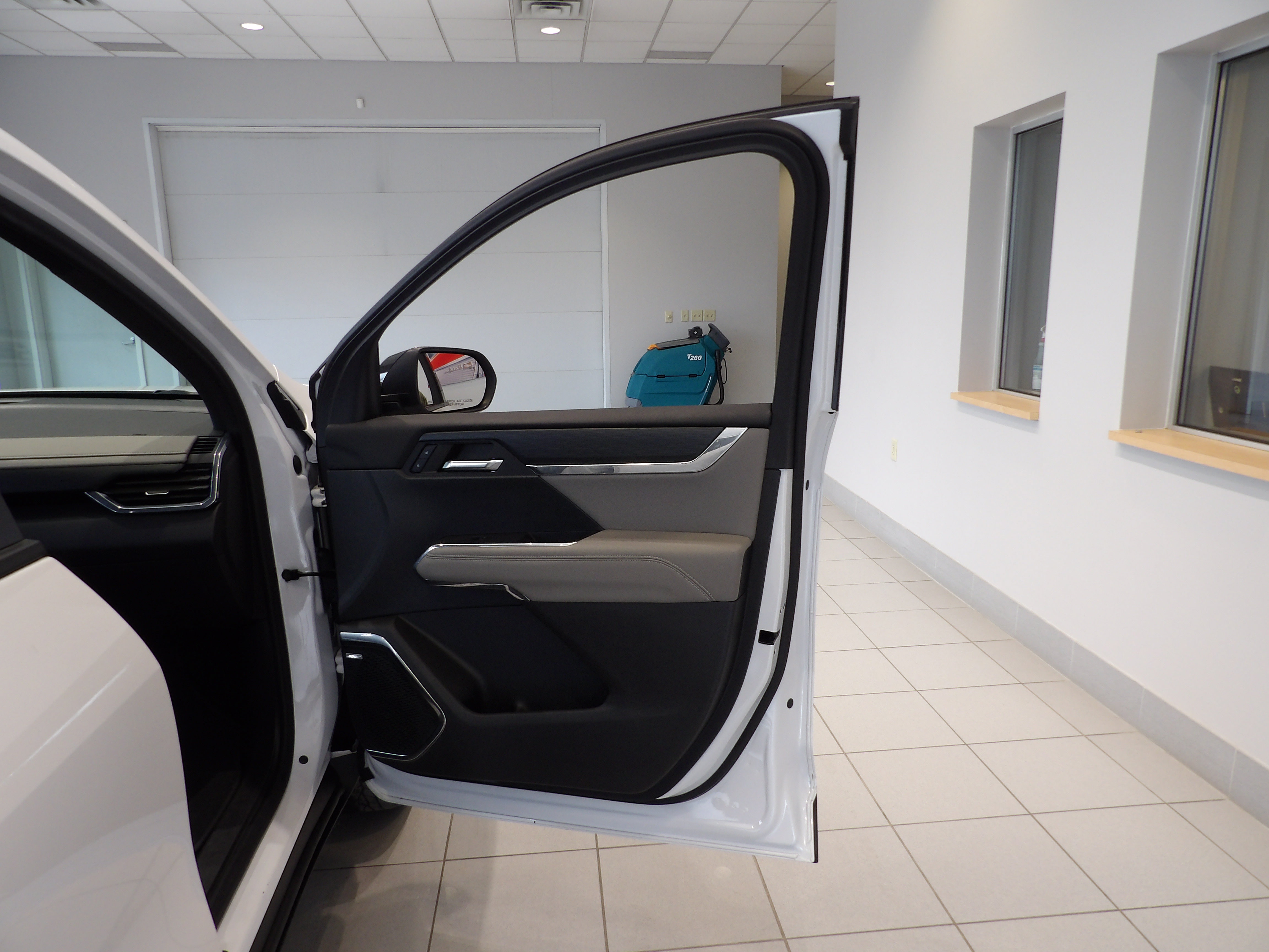 Used 2024 GMC Acadia Elevation w/ Luxury Package AWD/4WD image 25