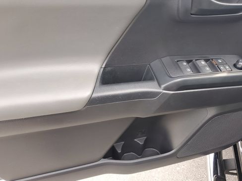 Certified 2022 Toyota Tacoma SR AWD/4WD image 20