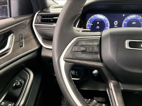 Used 2024 Jeep Grand Cherokee Limited w/ Luxury Tech Group II image 11