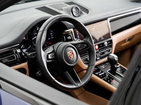 Used 2025 Porsche Macan image 9