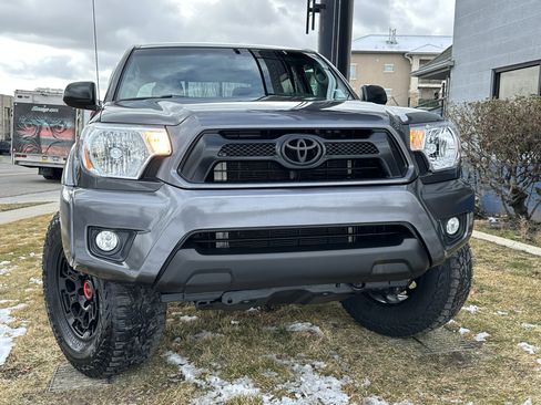 Used 2013 Toyota Tacoma 4x4 Double Cab w/ SR5 Pkg image 4