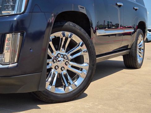 Used 2020 Cadillac Escalade Premium Luxury AWD/4WD image 8