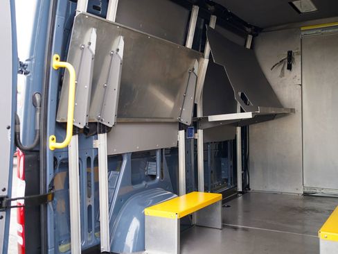 Used 2018 Mercedes-Benz Sprinter 2500 image 11