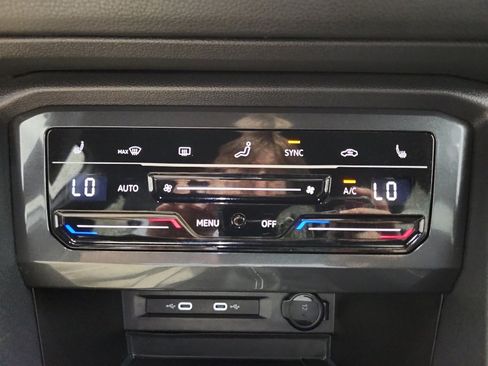 Certified 2023 Volkswagen Tiguan SE R-Line image 22