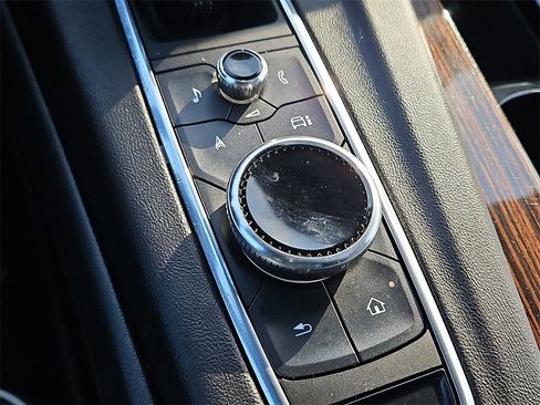 Used 2022 Cadillac Escalade Premium Luxury image 21