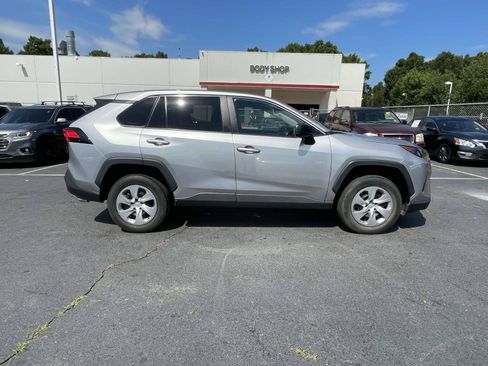 Used 2022 Toyota RAV4 LE FWD image 19