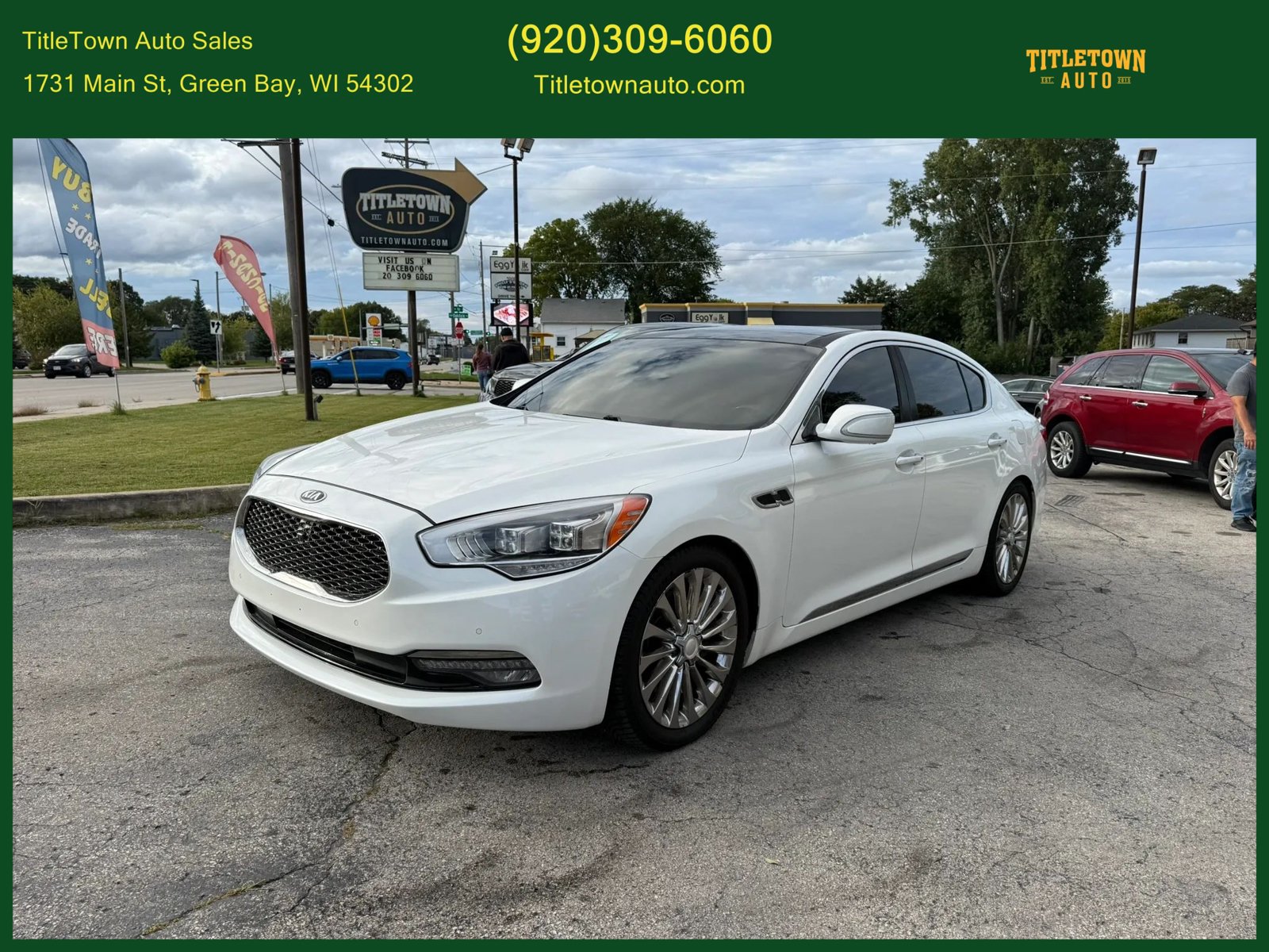 Used 2017 Kia K900 Luxury w/ VIP Plus Package RWD image 1