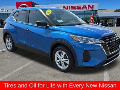 New 2025 Nissan Kicks Play S