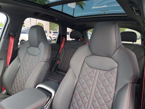 New 2026 Audi SQ7 Prestige image 16