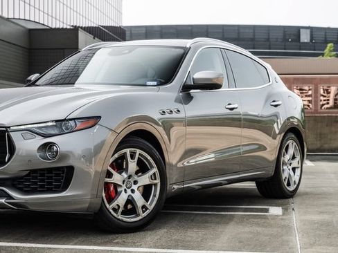 Used 2017 Maserati Levante S AWD/4WD image 40