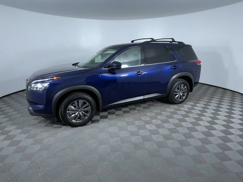 Certified 2025 Nissan Pathfinder SV w/ Black Appearance Package AWD/4WD image 4