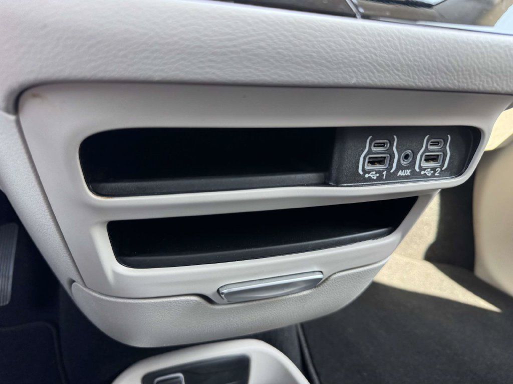 Used 2023 Chrysler Pacifica Touring-L FWD image 31