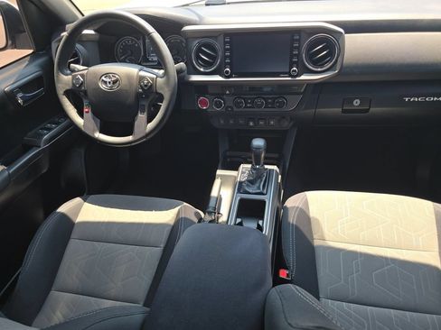 Used 2022 Toyota Tacoma TRD Off-Road w/ Technology Package AWD/4WD image 29