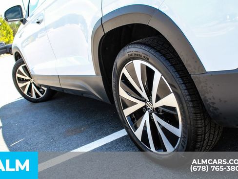 Used 2024 Volkswagen Taos SE FWD image 15