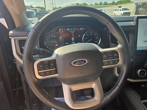 Used 2022 Ford Expedition XLT RWD image 11