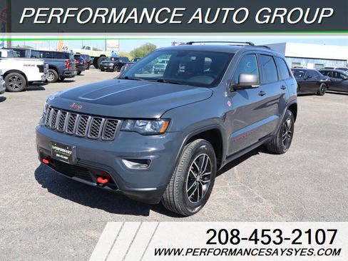 Used 2018 Jeep Grand Cherokee Trailhawk AWD/4WD image 3