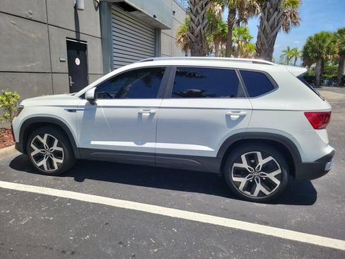 Used 2023 Volkswagen Taos SEL AWD/4WD image 2