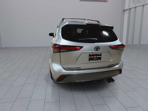 Used 2021 Toyota Highlander Limited AWD/4WD image 7