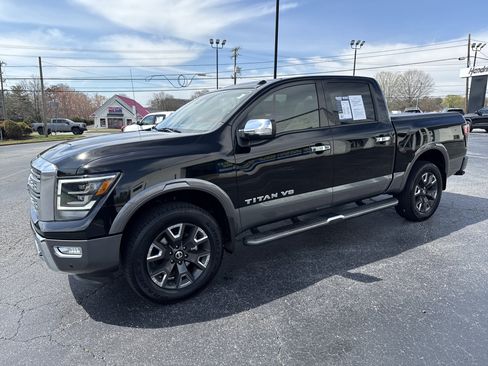 Used 2020 Nissan Titan Platinum Reserve w/ Moonroof Package image 5