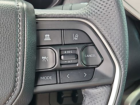 Used 2025 Toyota Tundra Limited AWD/4WD image 21