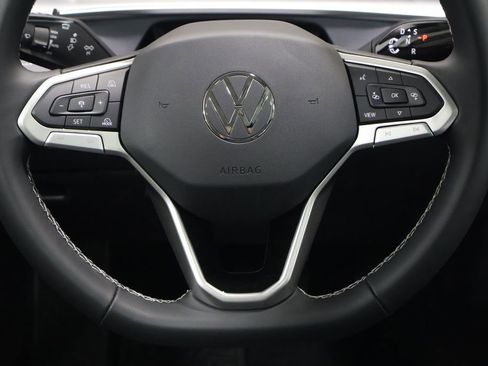 New 2026 Volkswagen Tiguan SE image 17