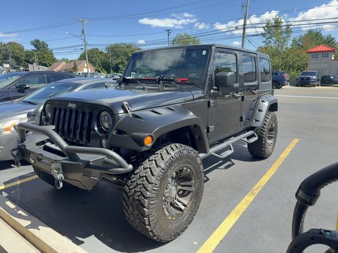 Used 2015 Jeep Wrangler Unlimited Sport w/ Quick Order Package 23S AWD/4WD image 2