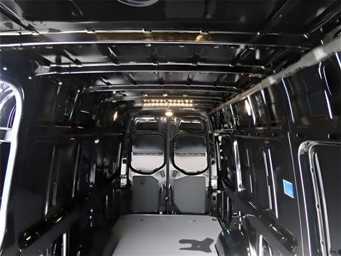 Used 2024 Mercedes-Benz Sprinter 2500 image 11