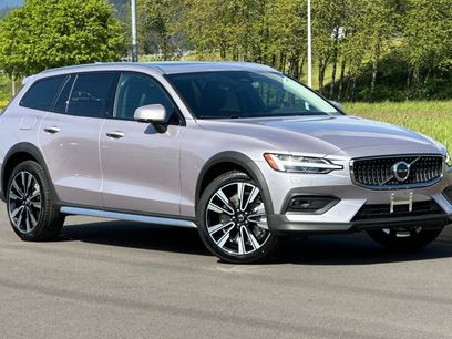 New 2026 Volvo V60 B5 Cross Country Ultra w/ Climate Package