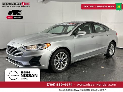 Used 2017 Ford Fusion SE w/ Fusion SE Technology Package image 6