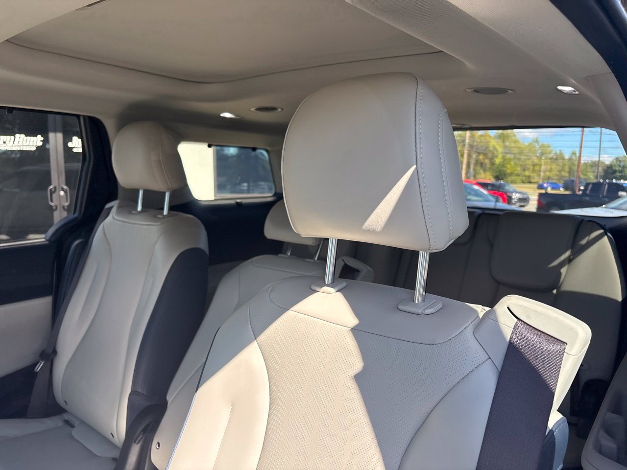 Used 2025 Kia Carnival SX FWD image 6