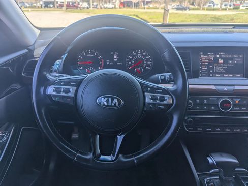 Used 2018 Kia Cadenza Premium image 11