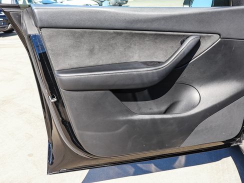 Used 2022 Tesla Model Y Long Range AWD/4WD image 22