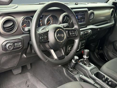 Used 2018 Jeep Wrangler Unlimited Sport S AWD/4WD image 4