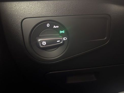 Certified 2024 Volkswagen Tiguan SE image 20