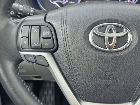 Used 2018 Toyota Highlander Limited image 21