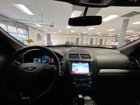 Used 2019 Ford Explorer XLT w/ Equipment Group 201A image 15