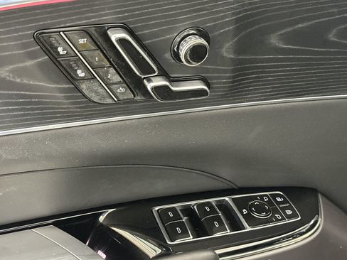 Used 2024 Cadillac Lyriq Luxury AWD/4WD image 13