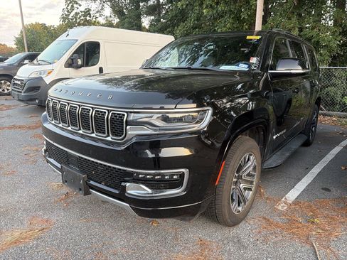 Used 2024 Jeep Wagoneer Series II w/ Flexible Seating Group RWD image 1
