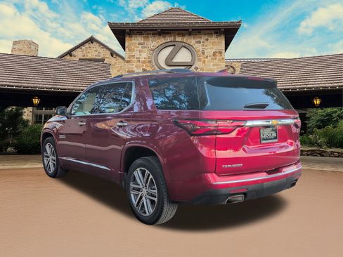 Used 2023 Chevrolet Traverse High Country image 3
