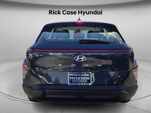 Certified 2024 Hyundai Kona SE image 6