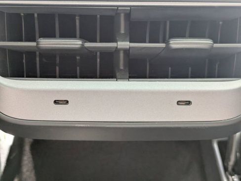 Used 2022 Tesla Model Y Performance AWD/4WD image 17