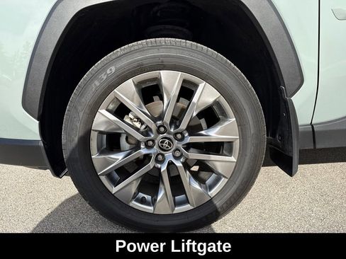 Used 2021 Toyota RAV4 XLE Premium image 10