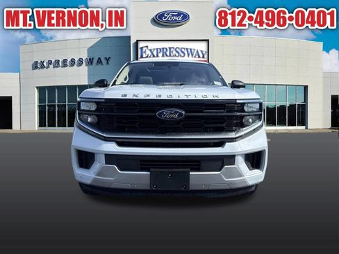 Used 2025 Ford Expedition Platinum w/ Driver's Package AWD/4WD image 11