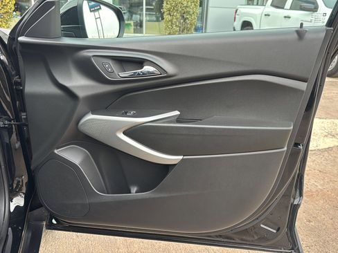 Used 2024 Chevrolet Trax RS image 16