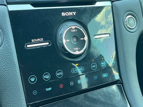 Used 2015 Ford Taurus Limited w/ Equipment Group 301A FWD image 26