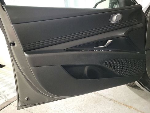 Used 2025 Hyundai Elantra Limited image 23